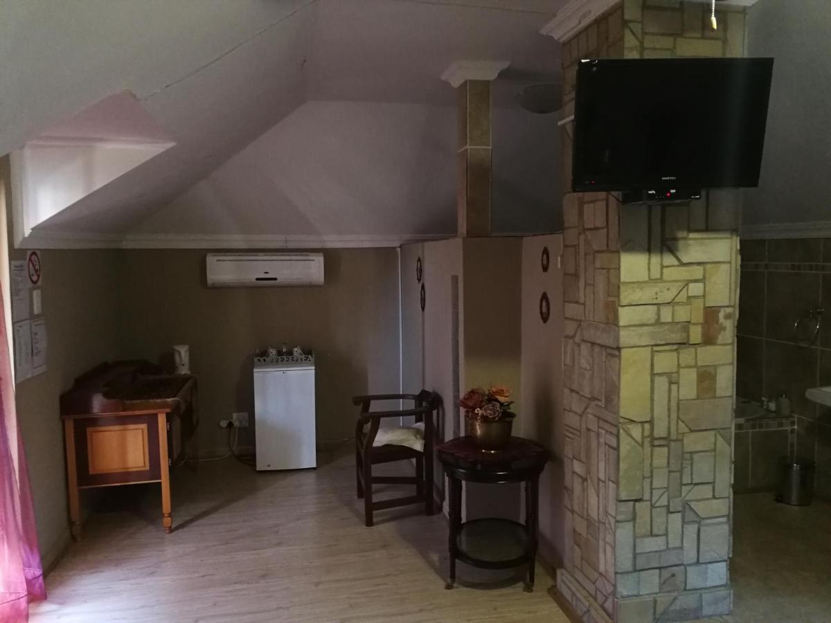 Bougain Villa Guesthouse Winburg Bagian luar foto